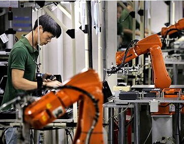 制造业越来越发达，工业机器人越来越聪明
