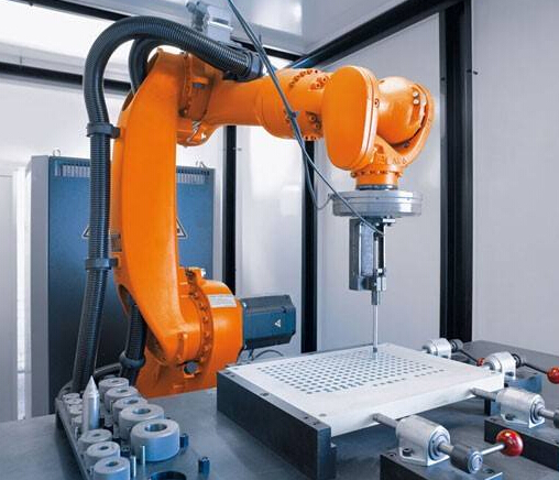 人才短缺是工业机器人未来发展的最大威胁