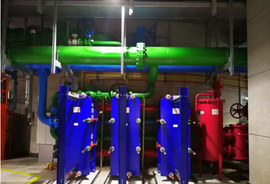 抽水蓄能电站推力外循环管壳式冷却器与板式换热器对比