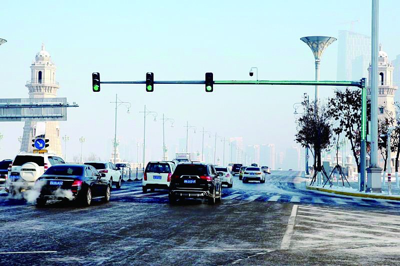 新型交通信号灯亮相冰城路口