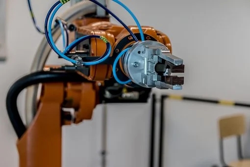 机械设备行业：工业机器人产量保持快速增长