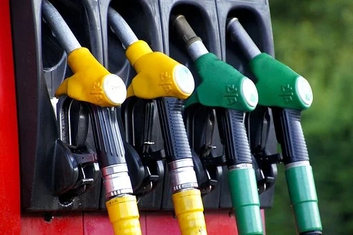 油价3日或创年内最大涨幅 加一箱油多花10元